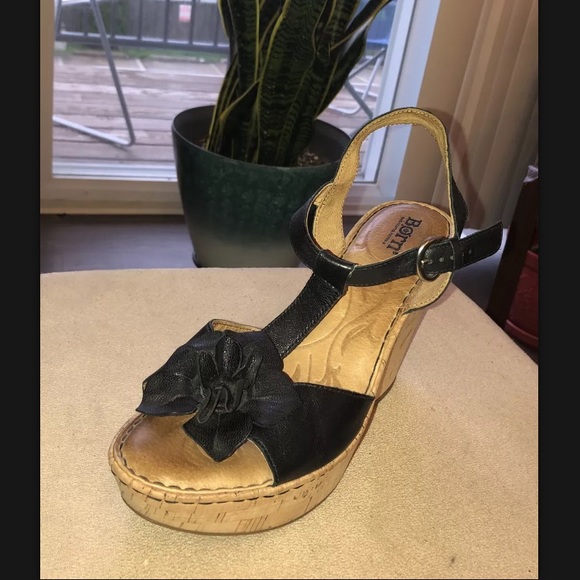⚡️BORN Platform T-Strap Wedge Sandal Open Toe Heel Black Flower Fun Shoe Size 10 - Picture 2 of 12